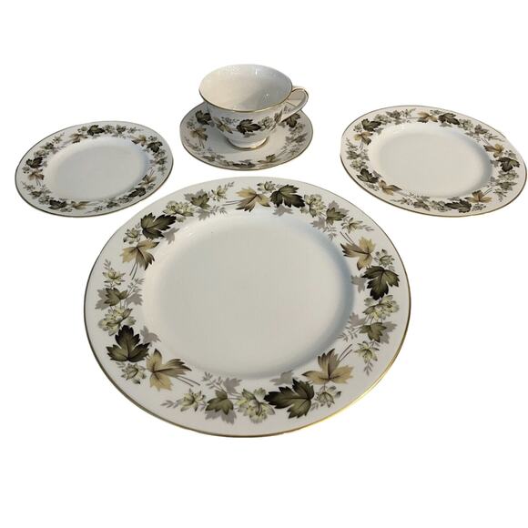 Royal Doulton 5Pc PLACE SETTING LARCHMONT Dinner Plate Salad Bread Cup & Saucer - Picture 2 of 10